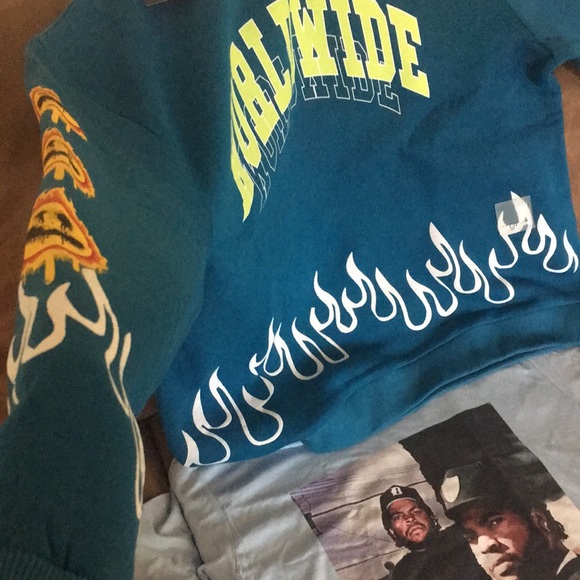 Worldwide hoodie with flames - Picture 2 of 2